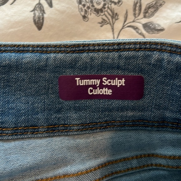 Gloria Vanderbilt Tummy Control Wide Leg Cropped Jeans; Size 14 - Picture 6 of 6